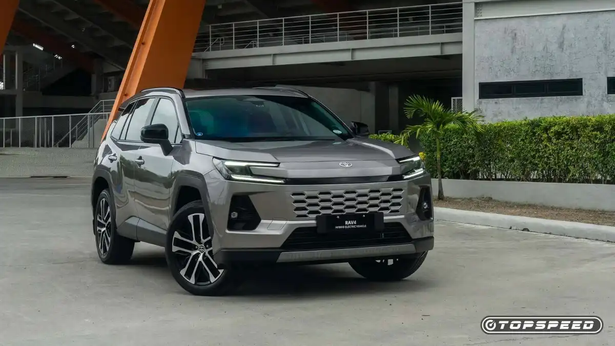 Toyota RAV4 Hybrid, RAV4 Hybrid 2026, Toyota SUV USA, best hybrid SUV USA, fuel efficient SUV, hybrid cars America, Toyota RAV4 review, smart SUV 2026, AWD hybrid SUV, affordable hybrid SUV USA